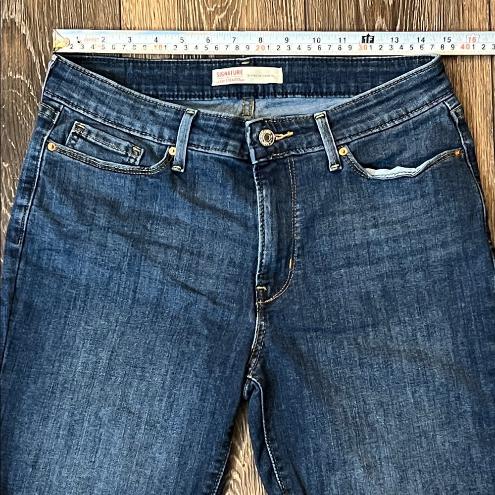 Signature by Levi's Strauss Women's Bermuda Shorts Size 8 W29 Blue Denim - Picture 8 of 13